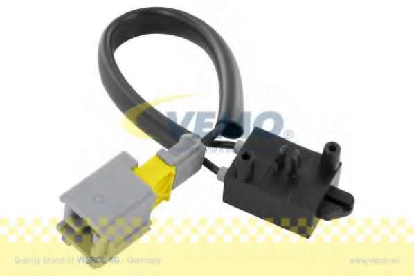 Выключатель, привод сцепления (управление двигателем)