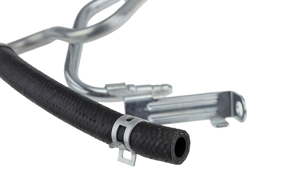 Патрубок гідропідсилювача керма